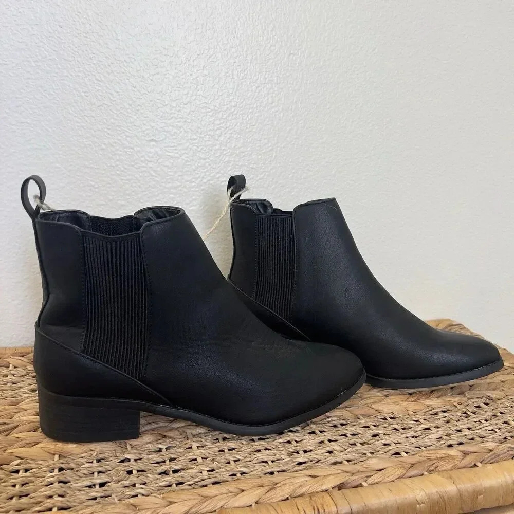 NWT American Eagle Black Faux Leather Ankle‎ Boots Booties Shoes Chic SZ 11